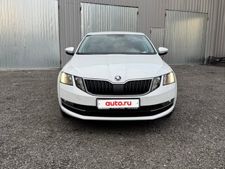 2017 Skoda Octavia III (A7) Рестайлинг, белый, 1380000 рублей, вид 4