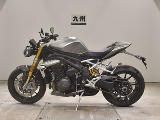 2024 Triumph Street Triple, серебристый, 1600000 рублей, вид 4