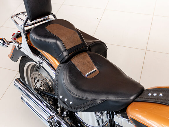 2008 Harley-Davidson Fat Boy, золотистый, 1300000 рублей - вид 8