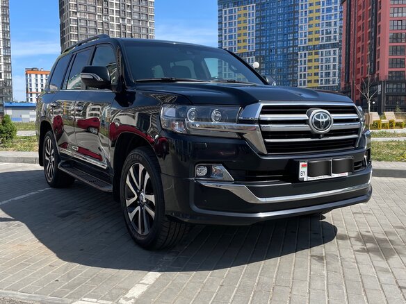 2019 Toyota Land Cruiser 200 Series Рестайлинг 2, чёрный, 9800000 рублей - вид 3