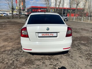 2013 Skoda Octavia II (A5) Рестайлинг, белый, 770000 рублей, вид 3