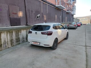 2014 Kia Rio 6-speed III, белый, 1500000 рублей, вид 4