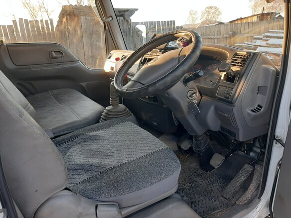 2001 Mazda Titan, белый, 1000000 рублей - вид 5