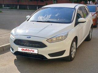 2017 Ford Focus III Рестайлинг, белый, 900000 рублей, вид 1