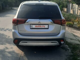 2020 Mitsubishi Outlander III Рестайлинг 3, серебристый, 3200000 рублей, вид 3