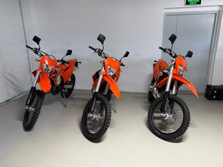 2025 KTM 300 EXC, оранжевый, 1400000 рублей, вид 2