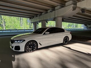 2021 BMW 5 серии 540i xDrive VII (G30/G31/G38) Рестайлинг, белый, 5600000 рублей, вид 1