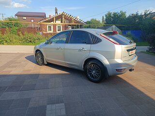 2010 Ford Focus II Рестайлинг, серебристый, 950000 рублей, вид 5