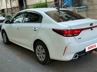 2020 Kia Rio IV Рестайлинг, белый, 1150000 рублей, вид 3