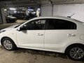 2020 Kia Rio IV Рестайлинг, белый, 1950000 рублей - вид 4