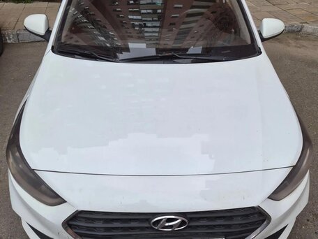 2018 Hyundai Solaris II, белый, 650000 рублей, вид 1