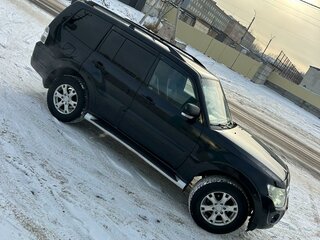 2011 Mitsubishi Pajero IV Рестайлинг 1, чёрный, 2000000 рублей, вид 2