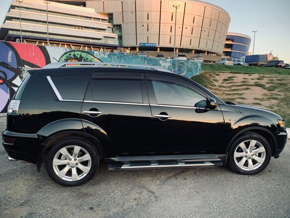 2009 Mitsubishi Outlander II Рестайлинг, чёрный, 1550000 рублей - вид 2