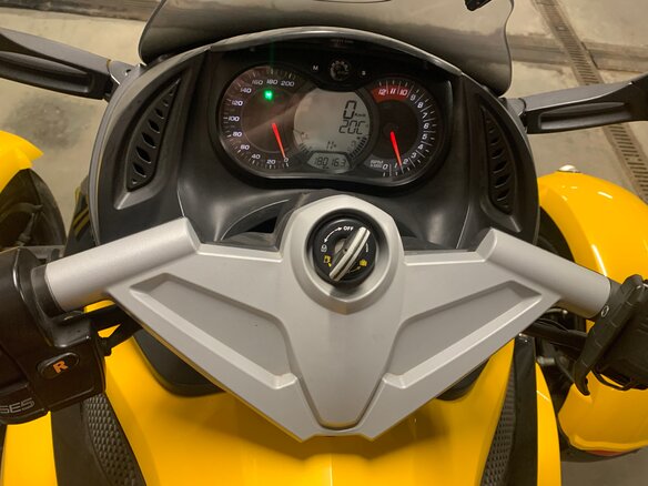 2009 BRP Can-Am Spyder, жёлтый, 975000 рублей - вид 5