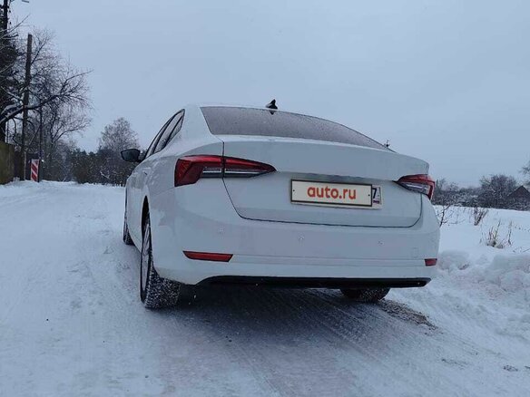 2021 Skoda Octavia IV (A8), белый, 2000000 рублей - вид 2