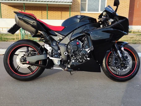 2011 Yamaha YZF-R1, чёрный, 1100000 рублей, вид 2