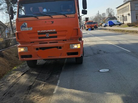 2011 КамАЗ 6520, оранжевый, 1490000 рублей, вид 2