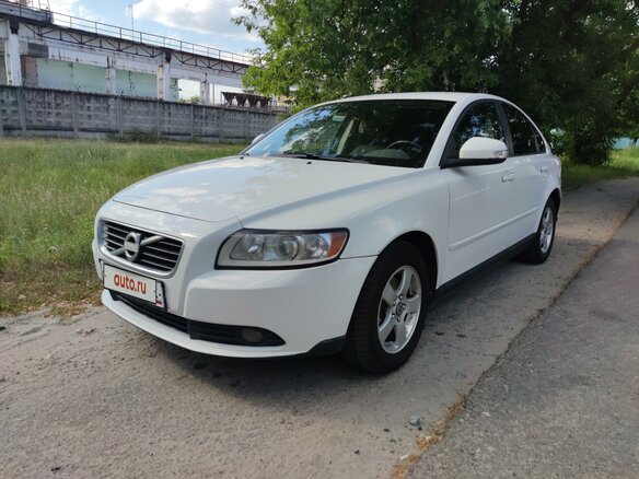 2010 Volvo S40 II Рестайлинг, белый, 700000 рублей