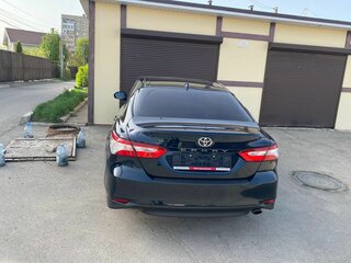 2018 Toyota Camry VIII (XV70), чёрный, 2390000 рублей, вид 3