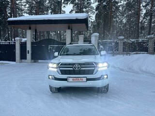2012 Toyota Land Cruiser 200 Series Рестайлинг 1, белый, 4990000 рублей, вид 4