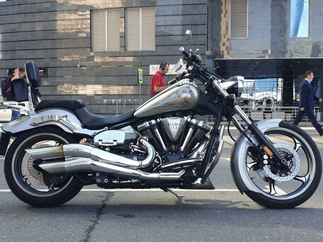 2009 Yamaha XV 1900, серебристый, 1100000 рублей, вид 4
