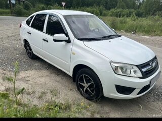 2015 Lada (ВАЗ) Granta I, белый, 320000 рублей, вид 1