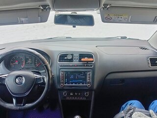 2016 Volkswagen Polo V Рестайлинг, белый, 1100000 рублей, вид 3