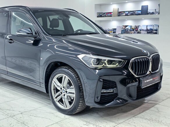2019 BMW X1 18d xDrive II (F48) Рестайлинг, чёрный, 3130000 рублей - вид 4