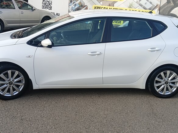 2016 Kia Ceed II Рестайлинг, белый, 1350000 рублей - вид 10