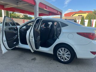 2016 Hyundai Solaris I Рестайлинг, белый, 1250000 рублей, вид 4