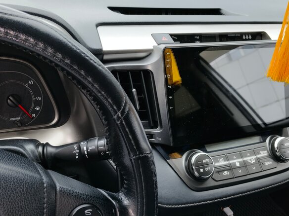 2015 Toyota RAV4 IV (XA40), белый, 2200000 рублей - вид 3
