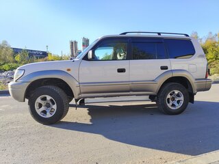 2000 Toyota Land Cruiser Prado 90 Series Рестайлинг, серебристый, 1500000 рублей, вид 4