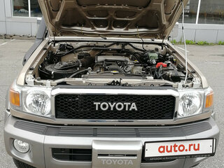 2014 Toyota Land Cruiser 76 70 Series Рестайлинг 1, золотистый, 6500000 рублей, вид 2