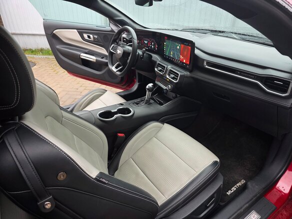 2023 Ford Mustang VII, красный, 8000000 рублей - вид 3