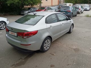 2017 Kia Rio III Рестайлинг, серебристый, 1150000 рублей, вид 5