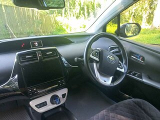 2017 Toyota Prius IV (XW50), чёрный, 1680000 рублей, вид 4