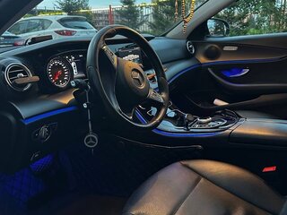 2017 Mercedes-Benz E-Класс 200 V (W213, S213, C238), чёрный, 3530000 рублей, вид 4