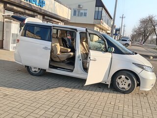 2004 Honda Elysion I, белый, 1250000 рублей, вид 3