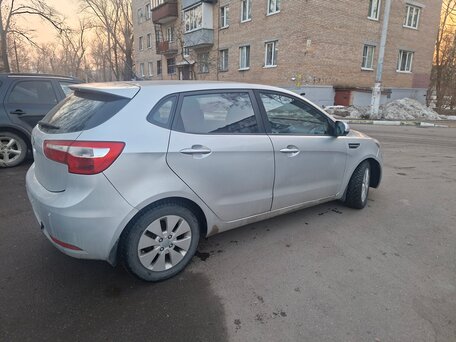 2014 Kia Rio 5-speed III, серый, 630000 рублей, вид 2