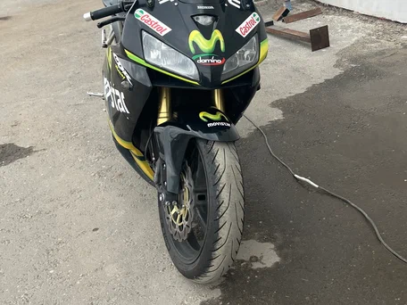 2005 Honda CBR 600RR, чёрный, 430000 рублей, вид 4