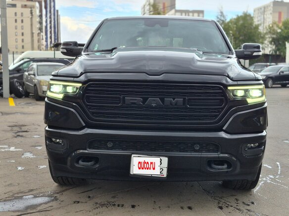 2020 Ram 1500 Quad Cab V, чёрный, 5600000 рублей - вид 2