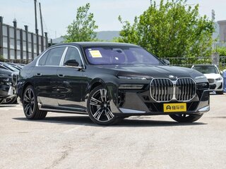 2025 BMW 7 серии 740i xDrive VII (G70), чёрный, 16760000 рублей, вид 4