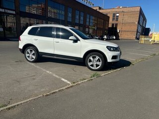 2010 Volkswagen Touareg II, белый, 2100000 рублей, вид 3