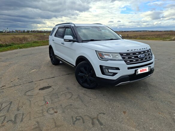 2016 Ford Explorer V Рестайлинг, белый, 3300000 рублей - вид 1