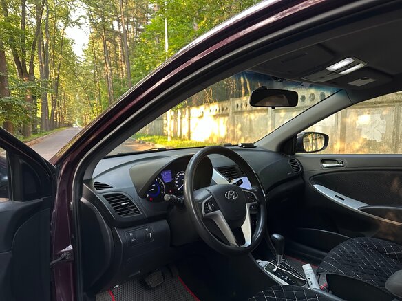 2012 Hyundai Solaris I, фиолетовый, 750000 рублей - вид 3