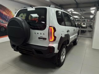 2026 Lada (ВАЗ) Niva Travel I Рестайлинг, белый, 1603000 рублей, вид 3