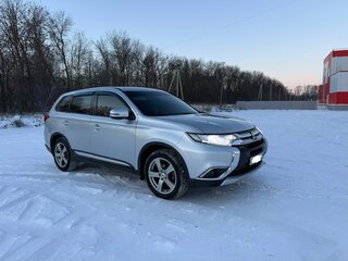 2018 Mitsubishi Outlander III Рестайлинг 2, серебристый, 2000000 рублей, вид 3