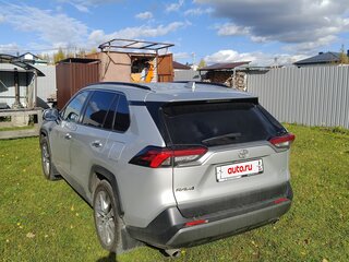 2022 Toyota RAV4 V (XA50), серебристый, 3600000 рублей, вид 4