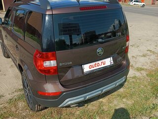 2015 Skoda Yeti I Рестайлинг, коричневый, 1100000 рублей, вид 3