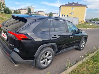 2021 Toyota RAV4 V (XA50), чёрный, 3400000 рублей, вид 4